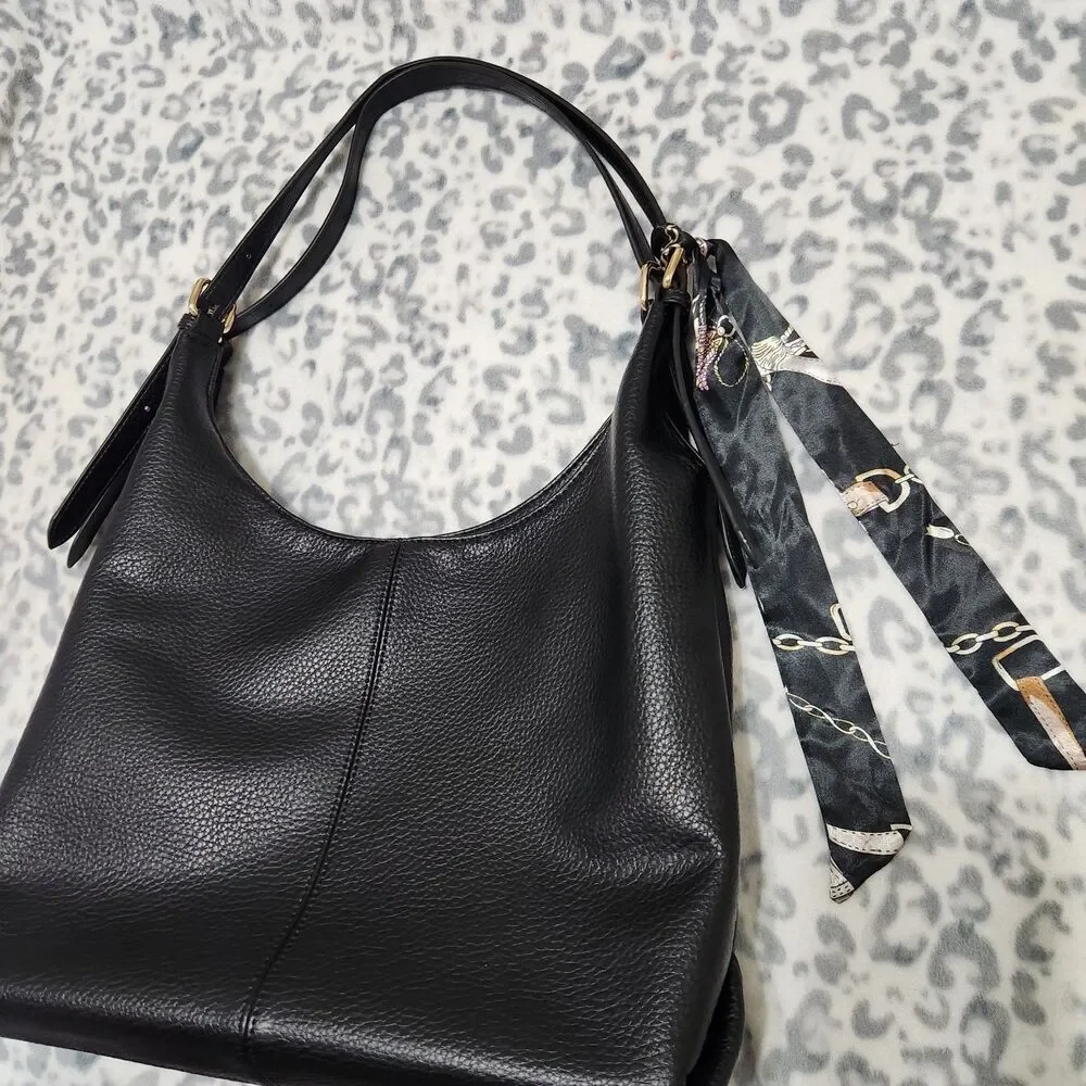 tote bags Size 15x10x5 Black Shoulder bag.   New